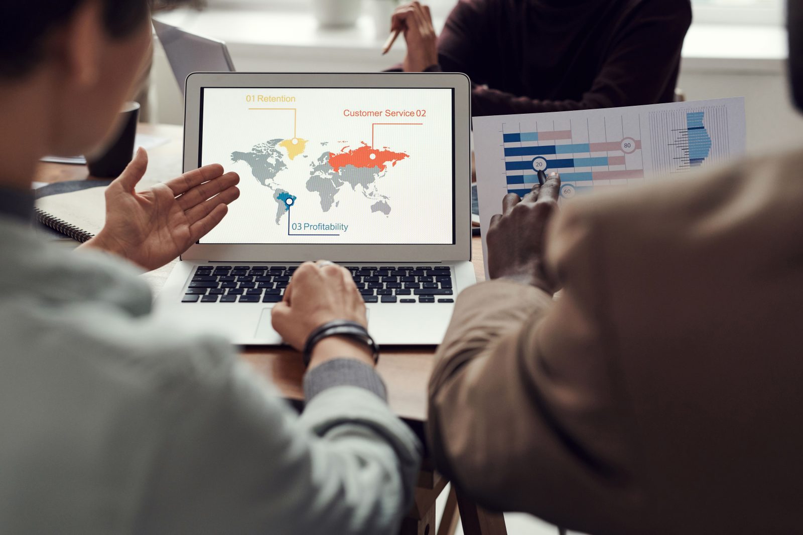 Customer Acquisition vs. Customer Retention: How to Win Customers and Keep Them